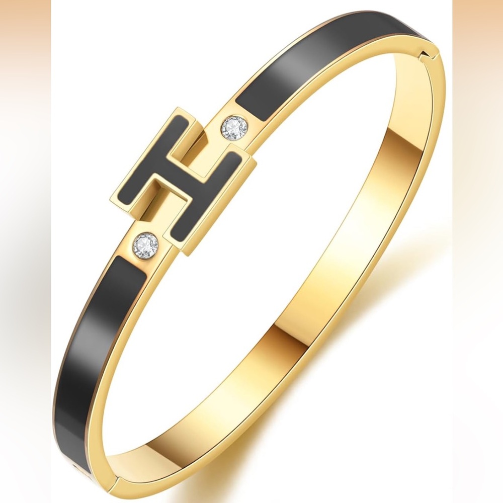 Elegant Gold H and Black Bracelet